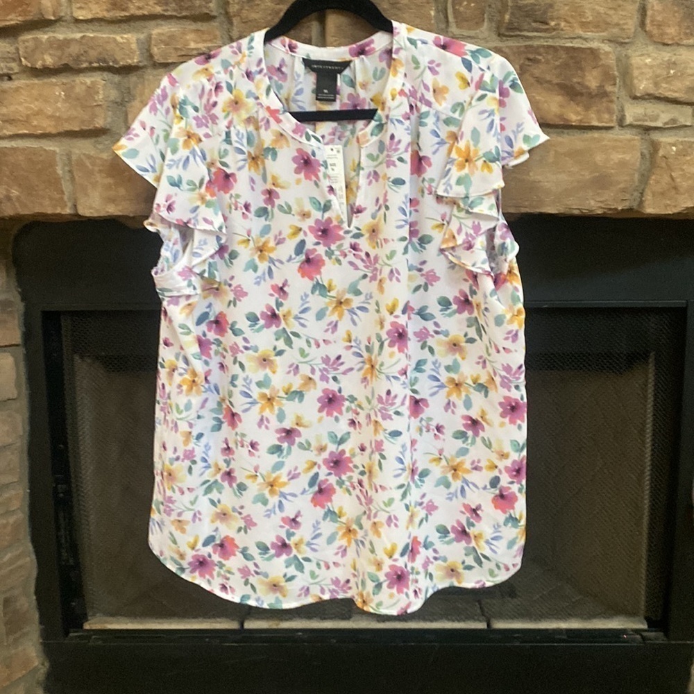 NWT Investments white blouse with colored flowers. Tulip sleeves. XL